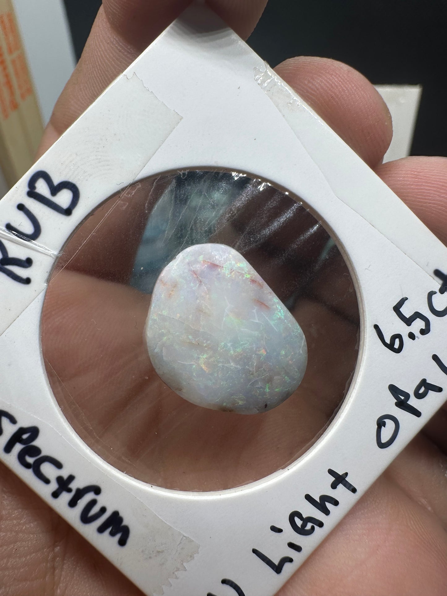 Australian light opal Rub